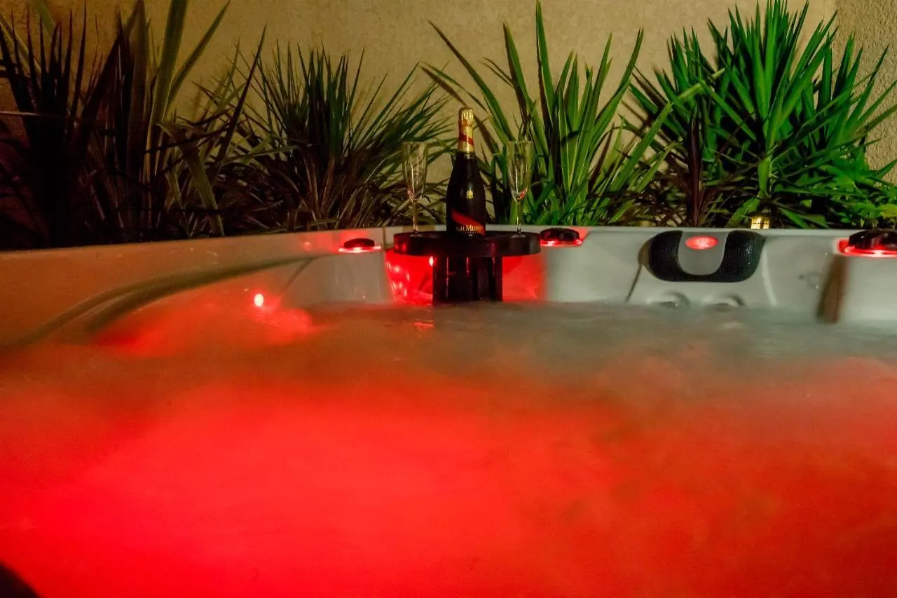 Le Petit Paradis Bed & Breakfast Orange   Orange (Vaucluse)