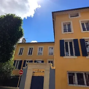 A Deux Pas Du Theatre Apartment